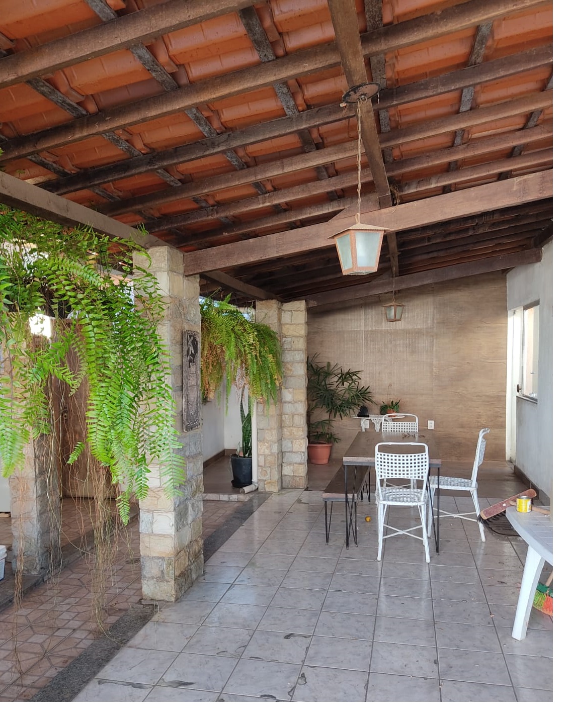 VENDO CASA COM PISCINA-BAIRRO AEROPORTO
